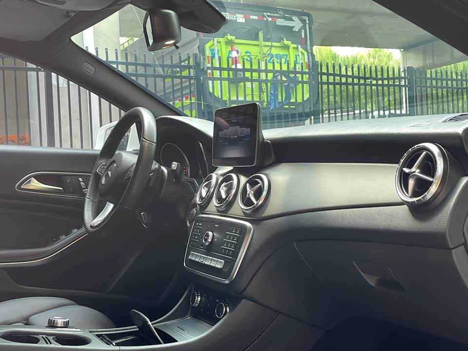 Mercedes-Benz CLA