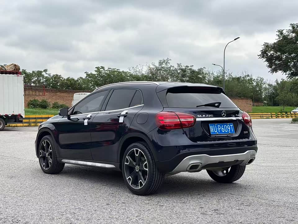 Mercedes-Benz GLA