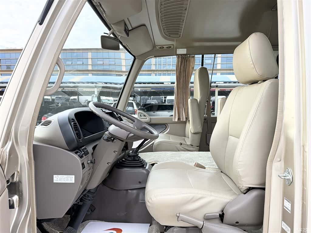Toyota Coaster, 2011 4