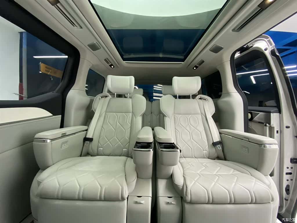 Volvo EM90, 2024 23