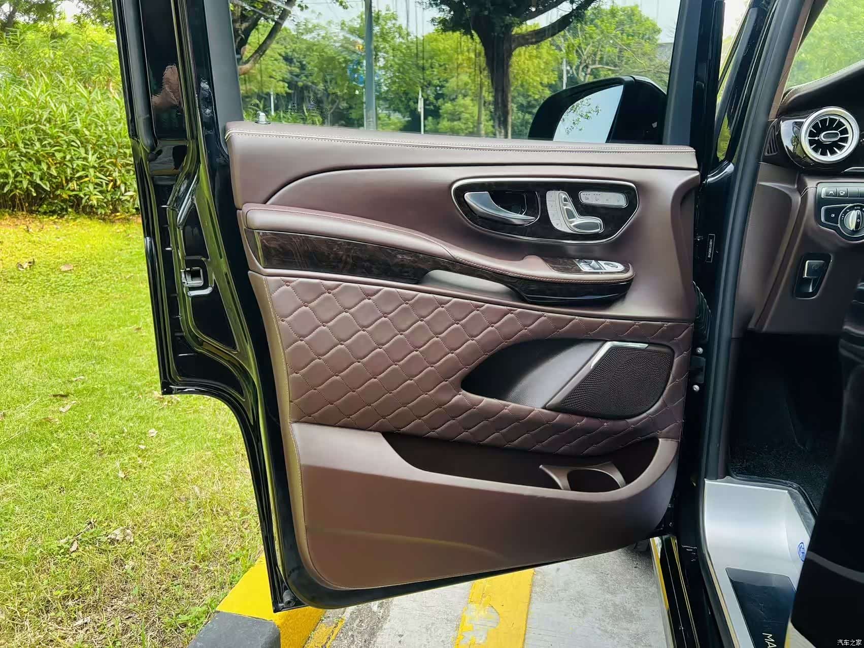 Mercedes-Benz V-Class, 2020 10