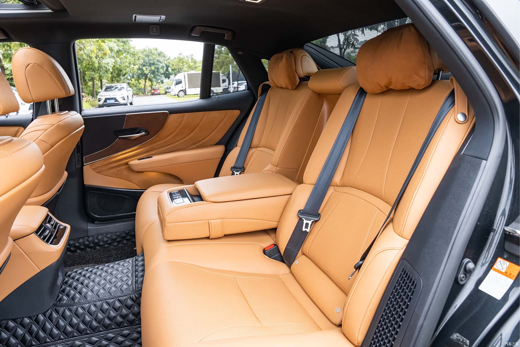 Lexus LS, 2023 12