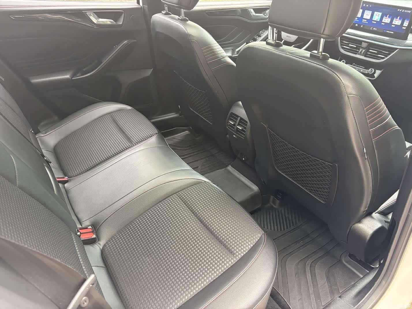 Ford Focus, 2022 22