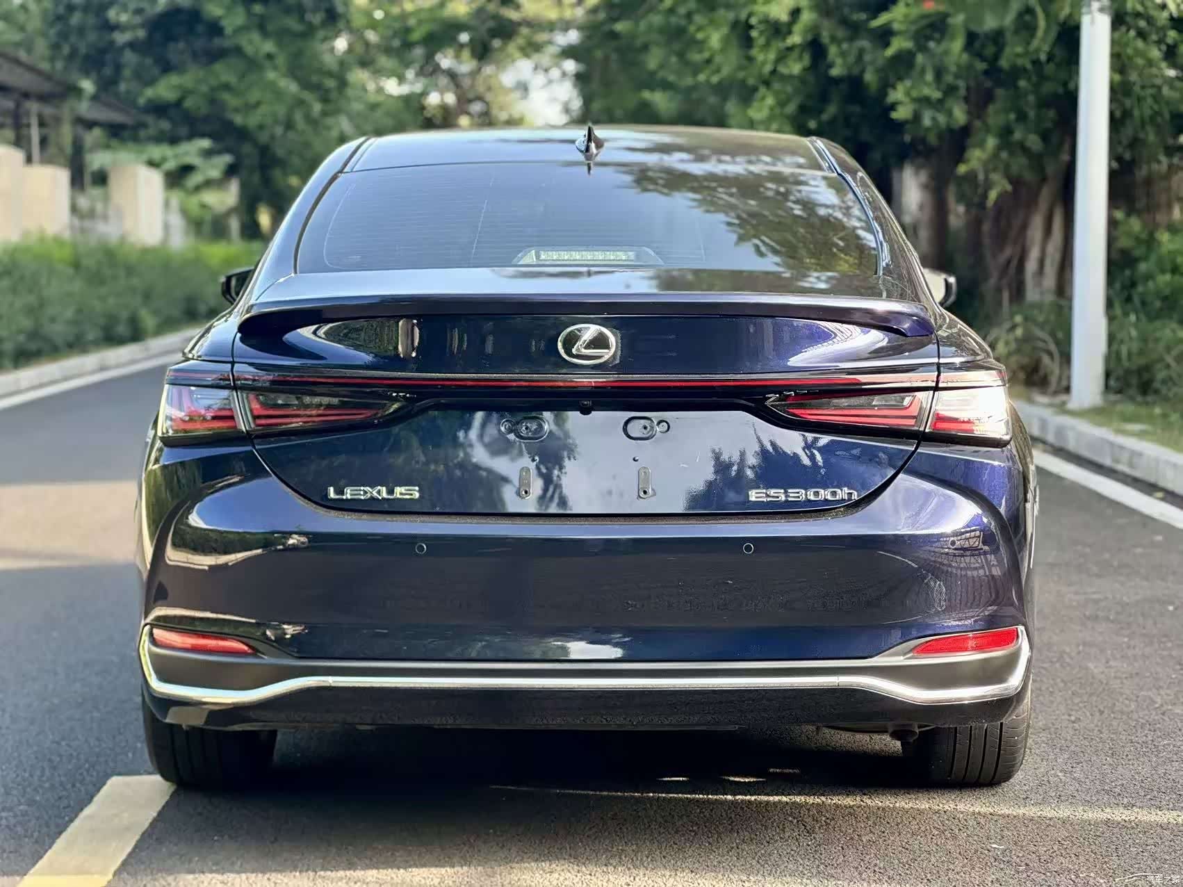 Lexus ES, 2025 8