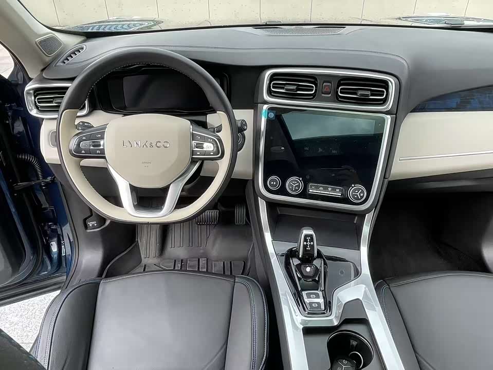 Lynk & Co 01
