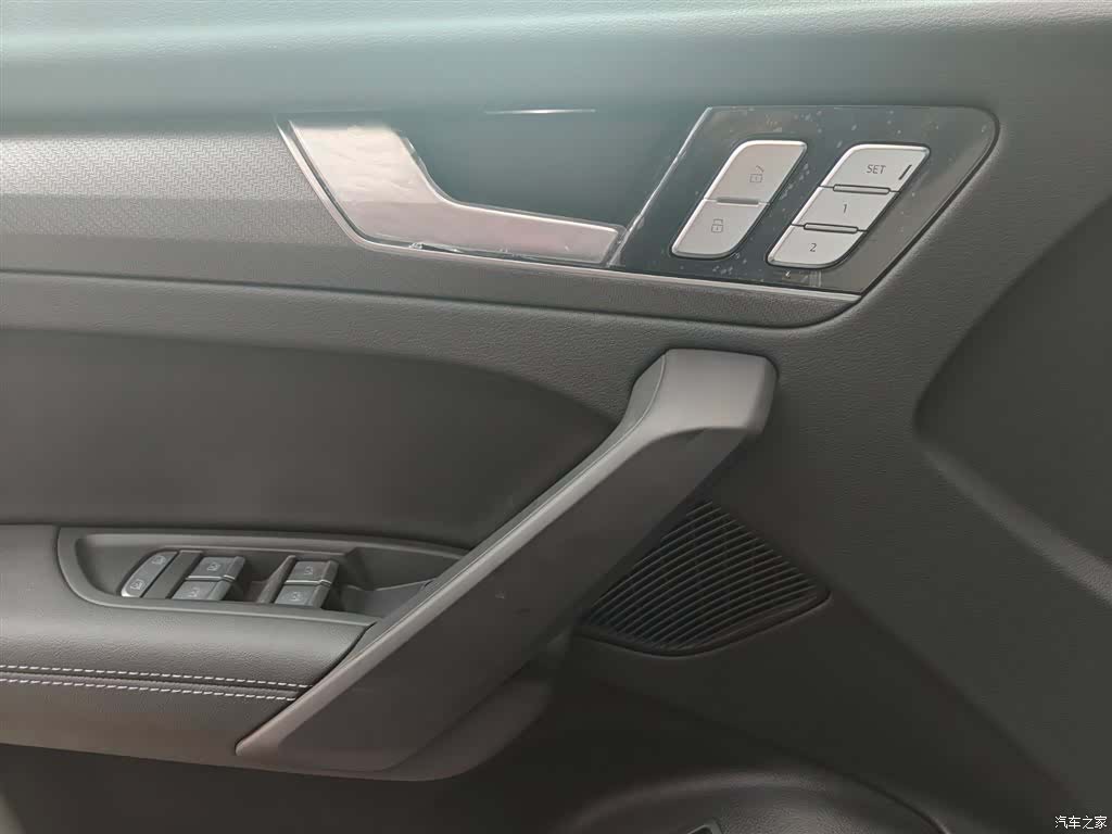 Audi Q5L, 1900 8