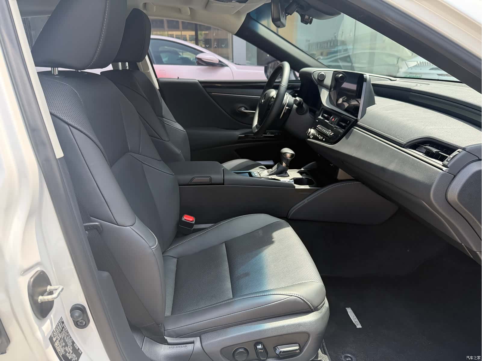 Lexus ES, 2023 7