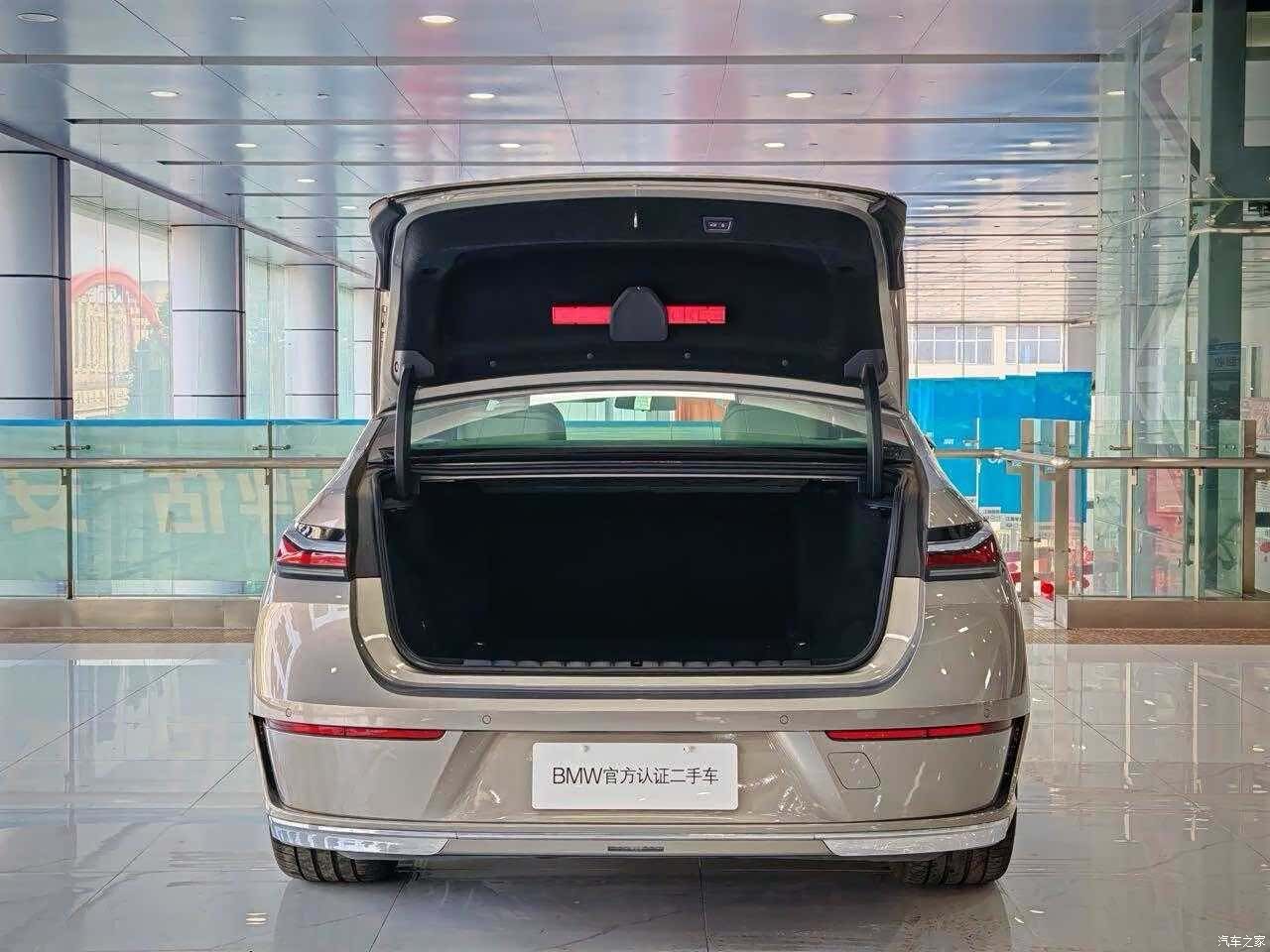 BMW i7, 2022 7