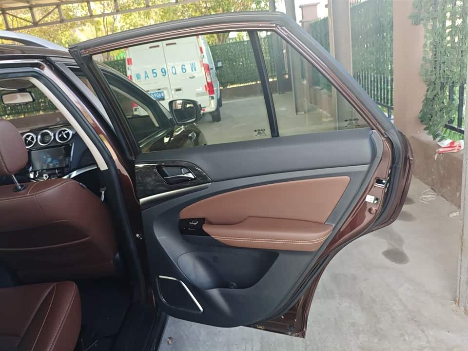 BYD S7