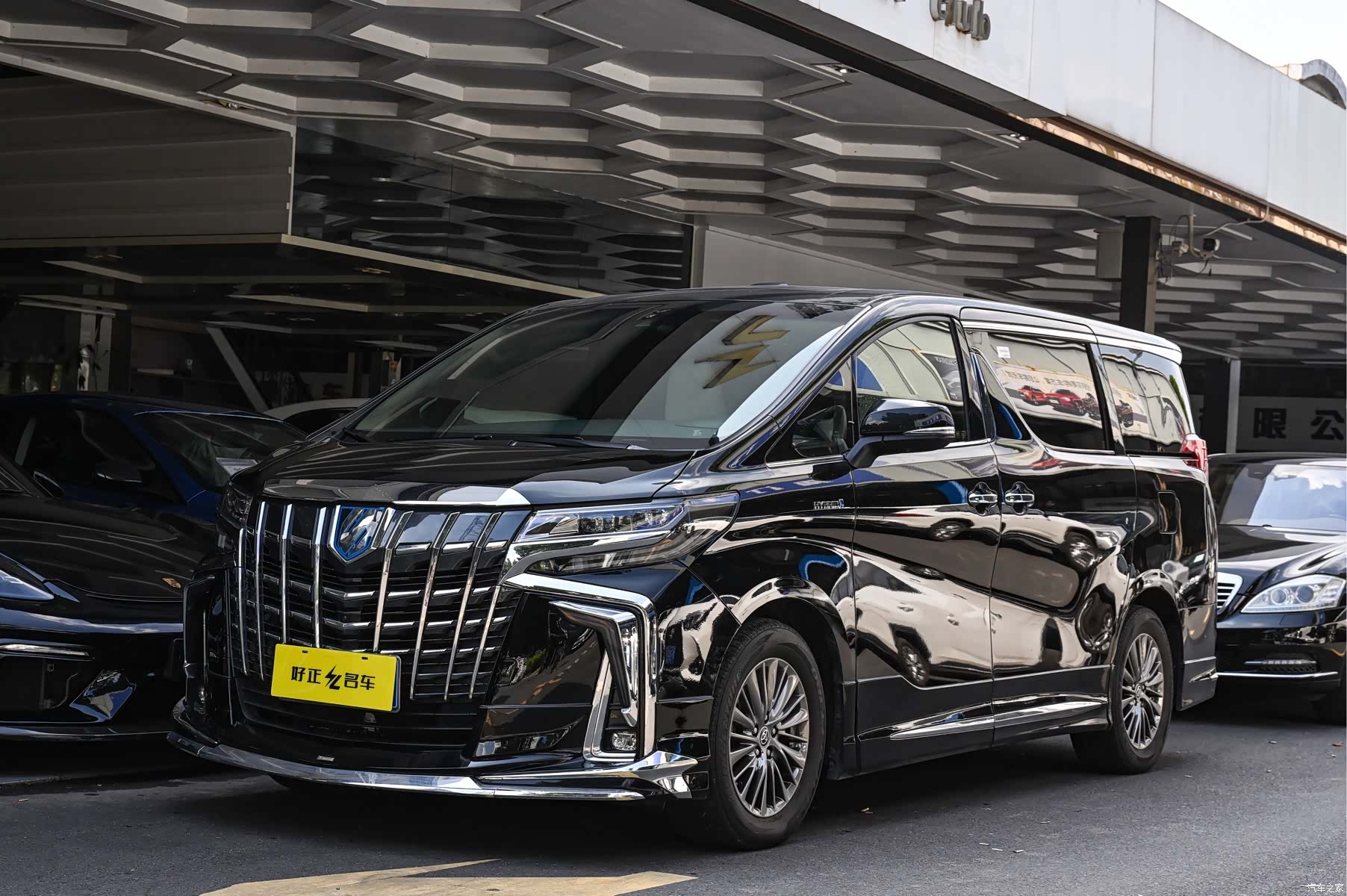 Toyota Alphard, 2022 1