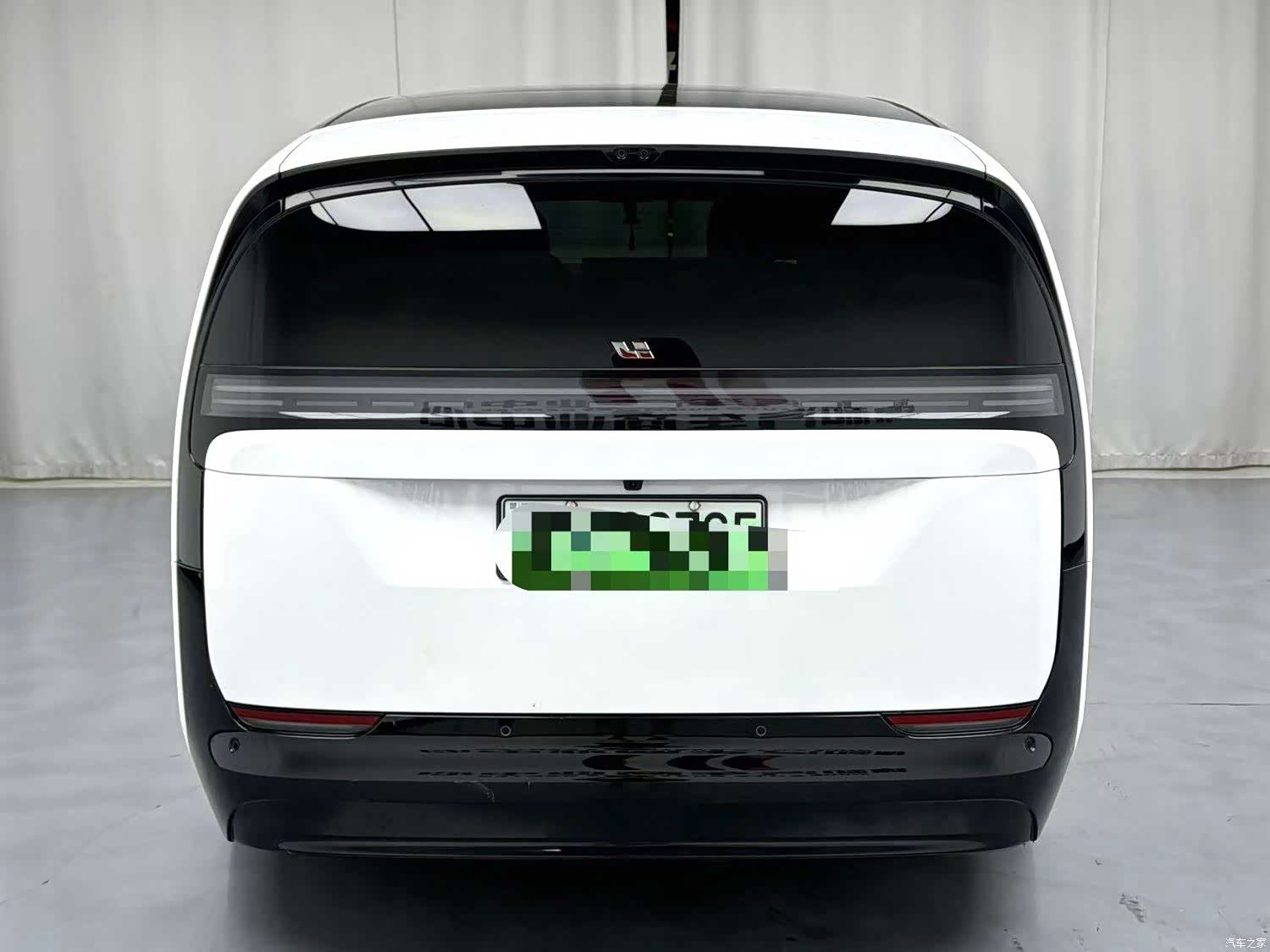 Li Auto MEGA, 2025 8