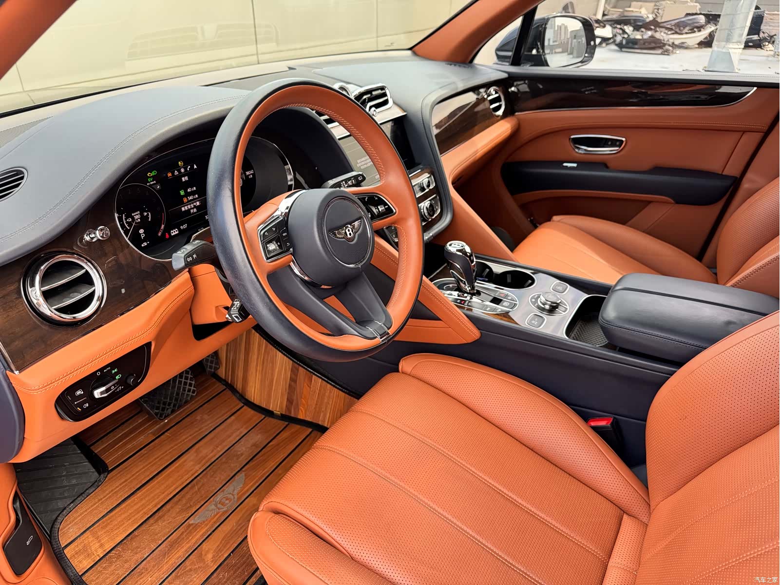 Bentley Bentayga, 2021 8