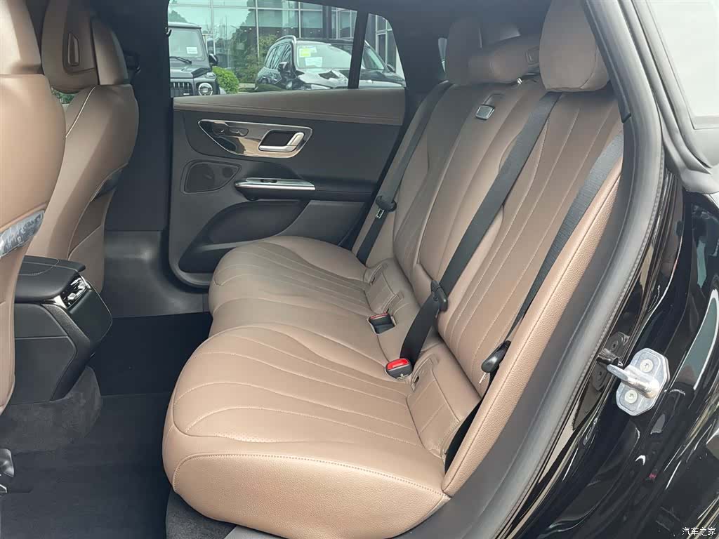 Mercedes-Benz EQE, 2025 12