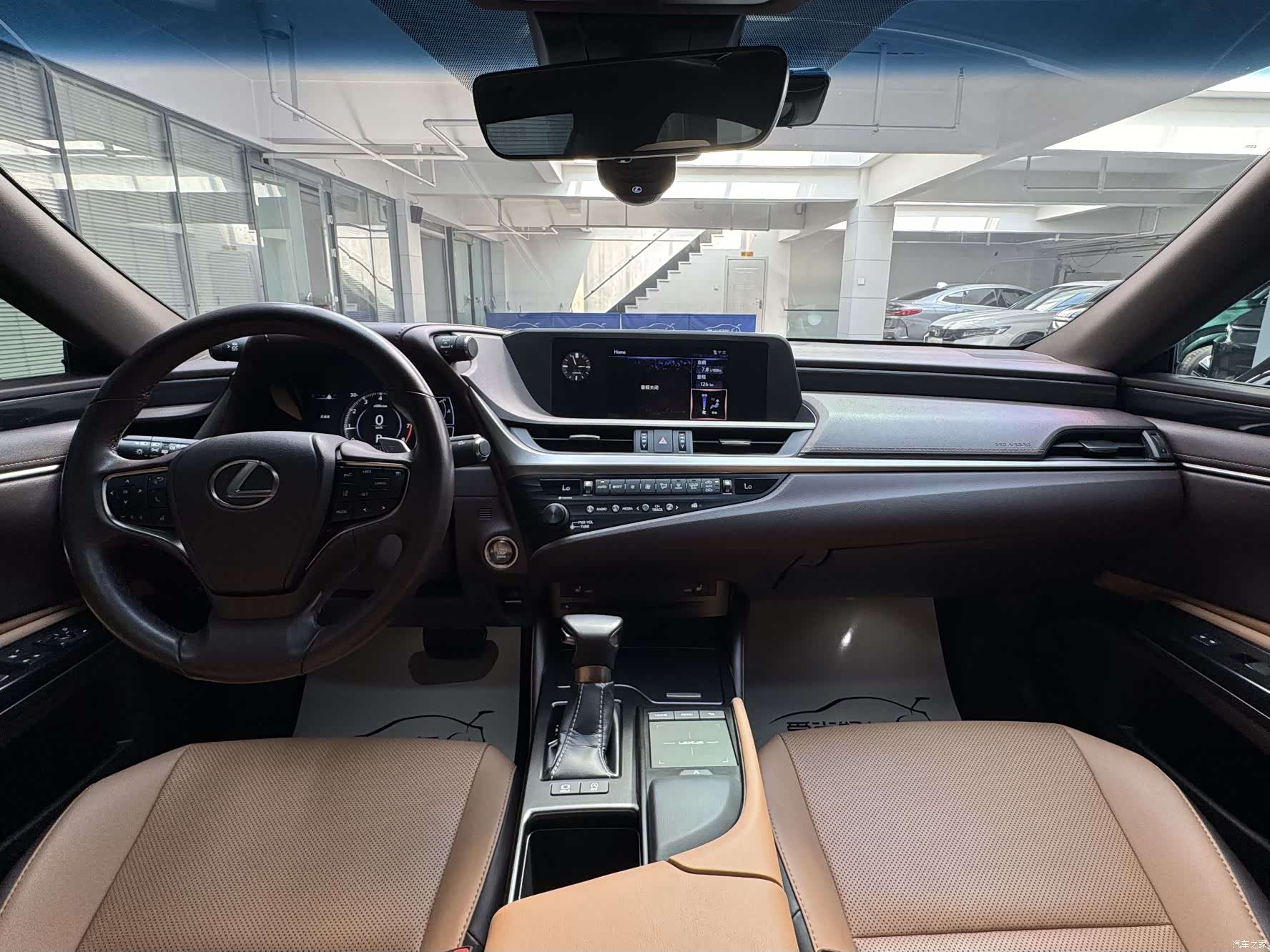 Lexus ES, 2019 9