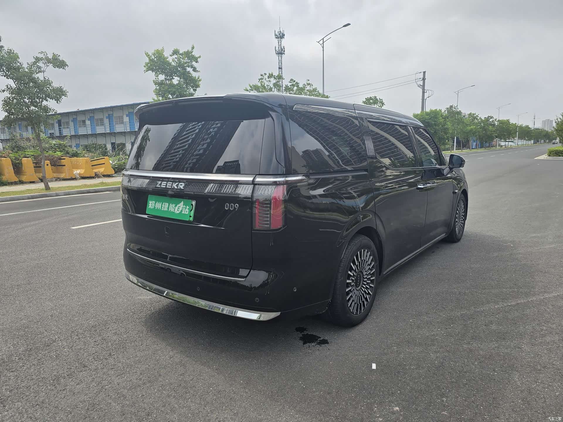 Zeekr 009, 2025 9