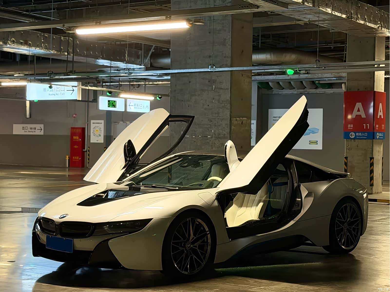 BMW i8, 2017 1
