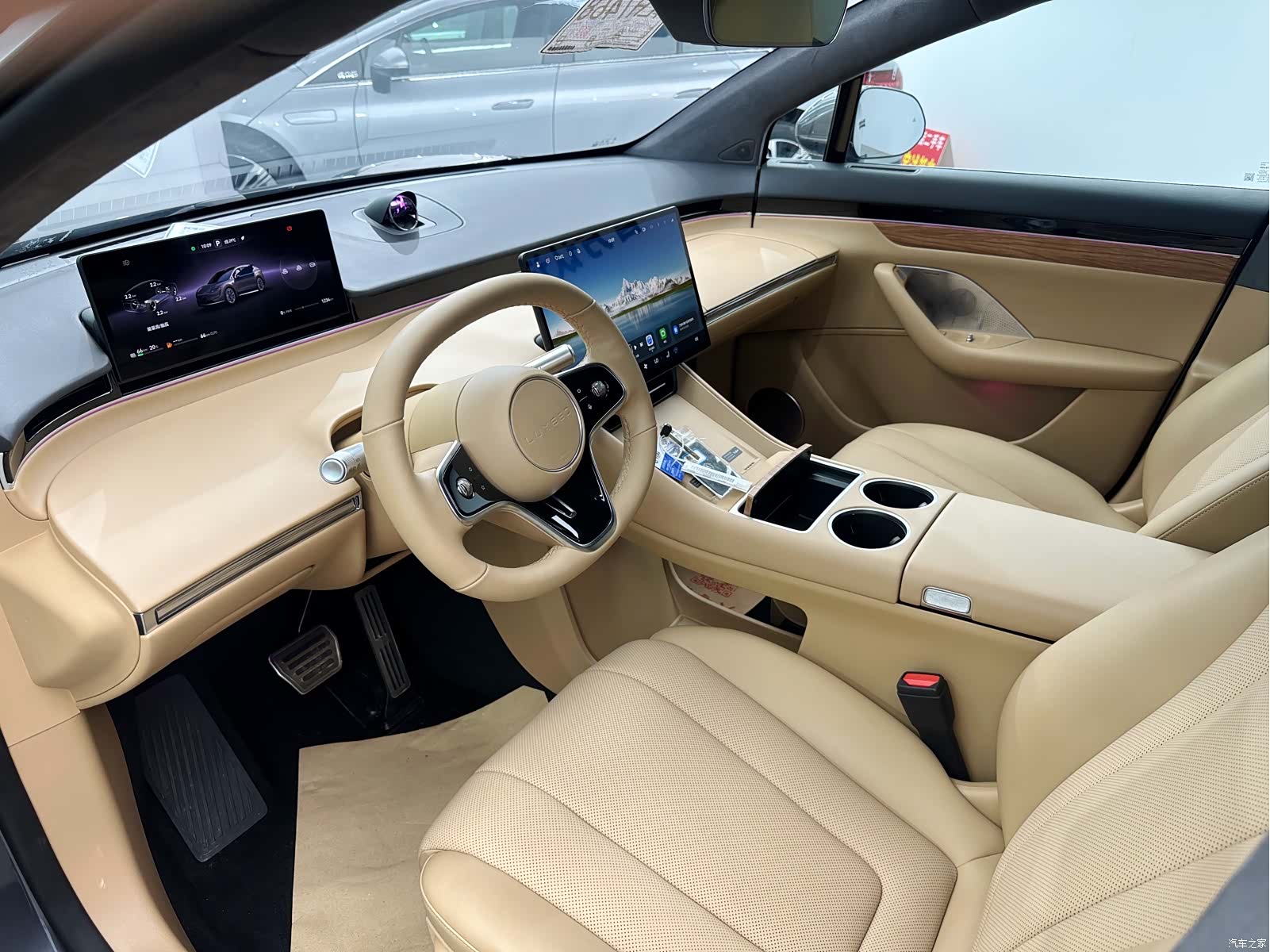 Luxeed R7, 2025 13