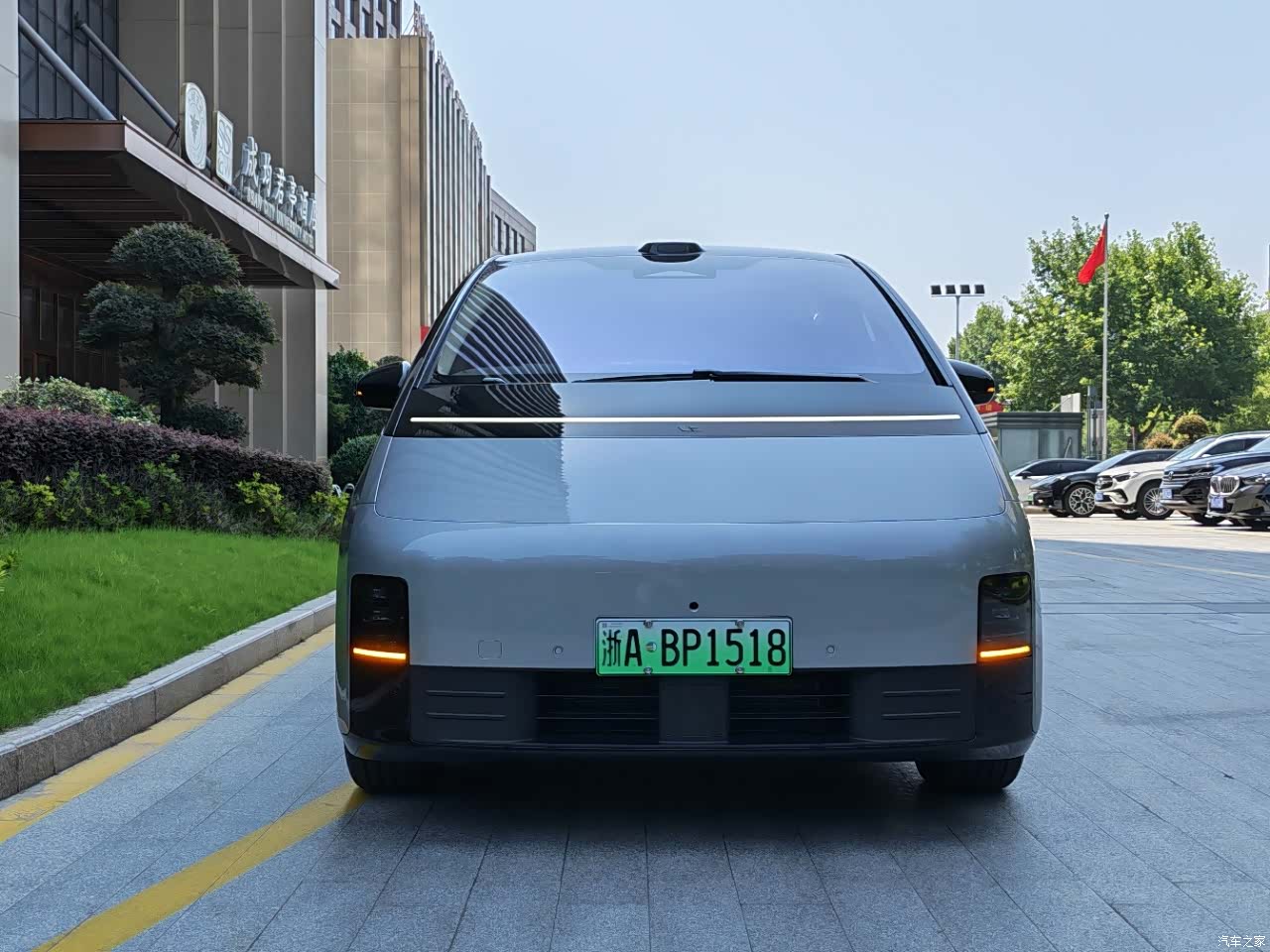 Li Auto MEGA, 2025 4
