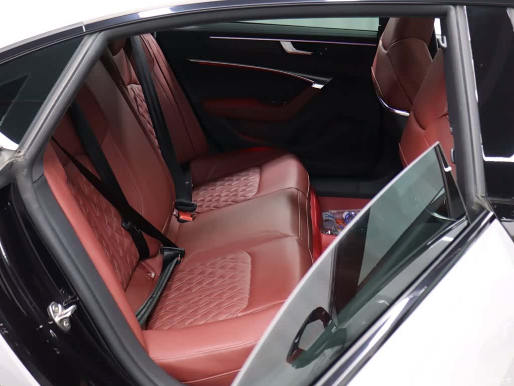 Audi A7L, 2023 22