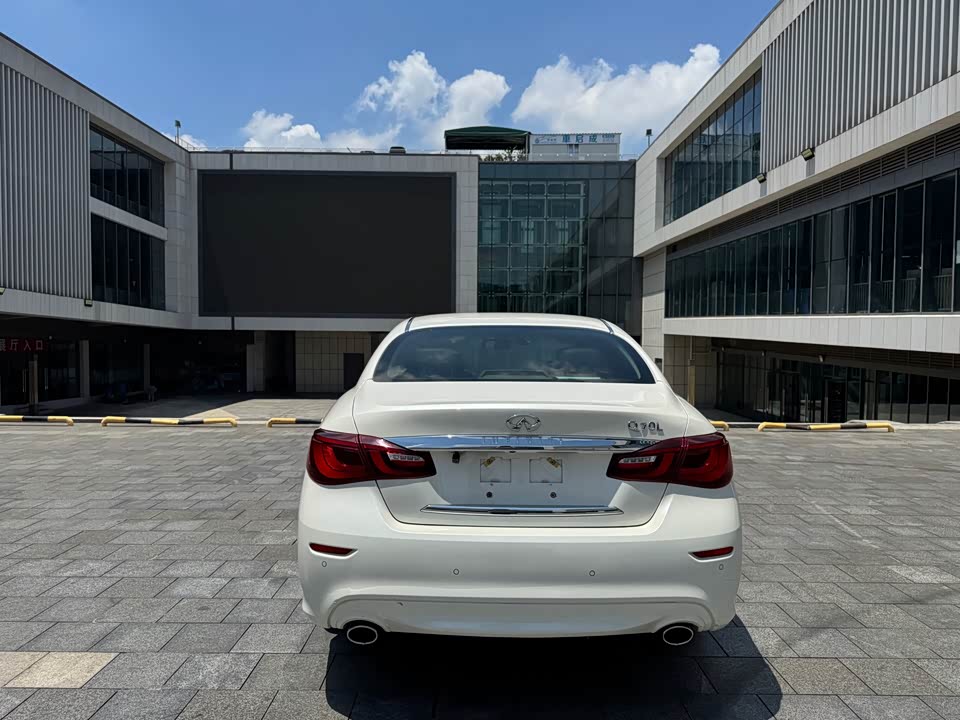 Infiniti Q70 Infiniti Q70