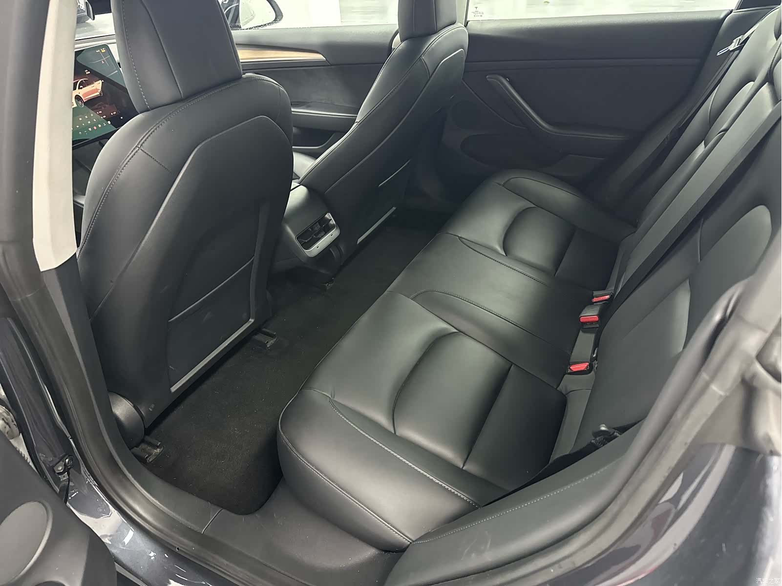 Tesla Model 3, 2022 все фото