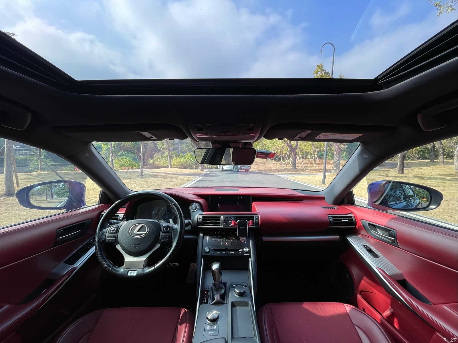 Lexus IS, 2017 все фото