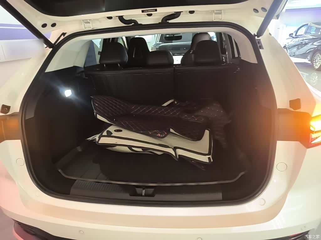 Roewe D5X, 2025 19