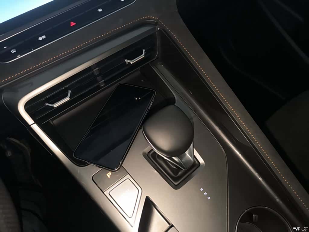 Roewe D5X, 2025 14