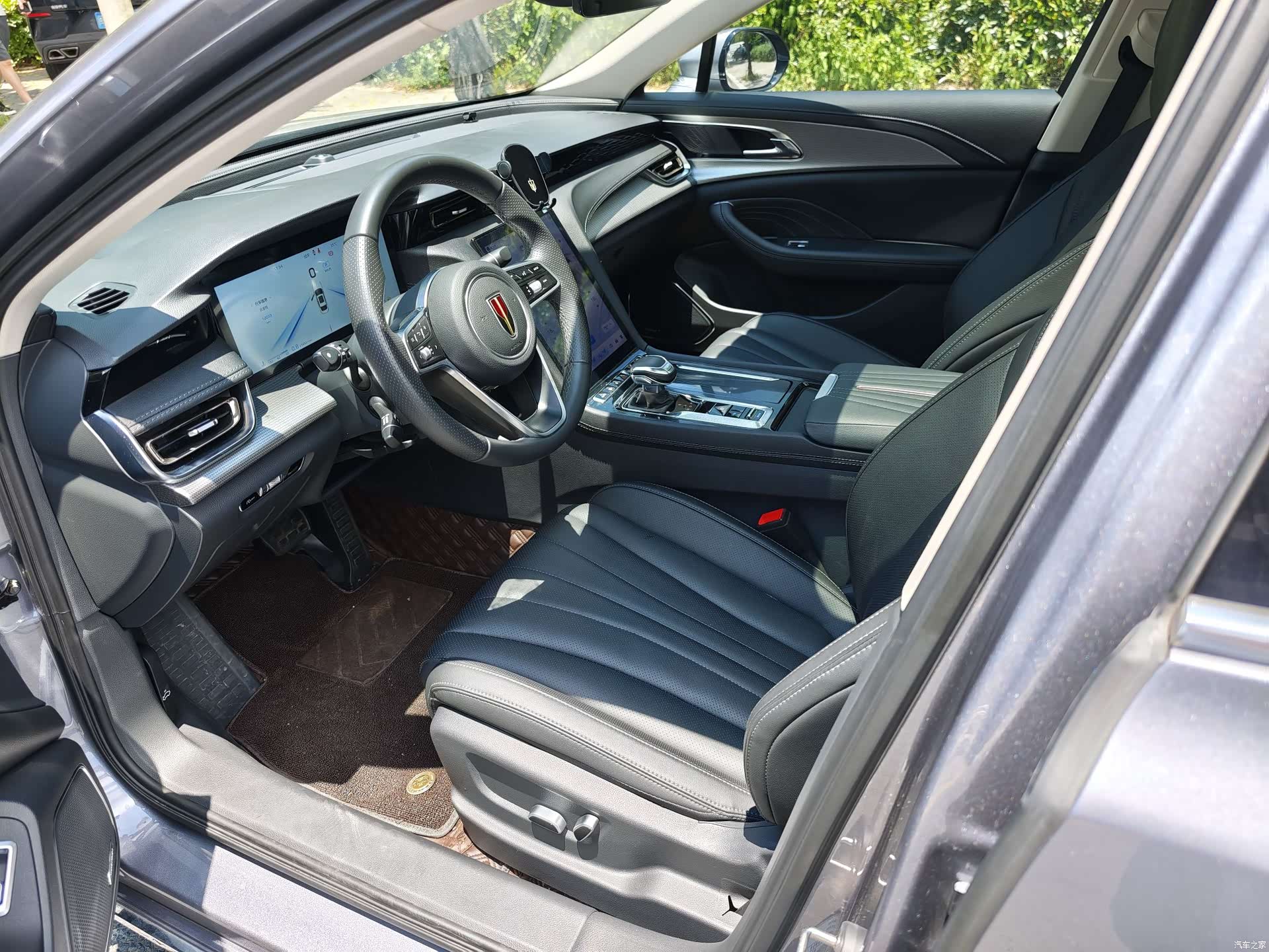 Hongqi H5, 2024 7