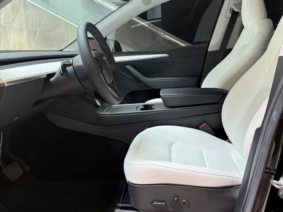 Tesla Model Y Tesla Model Y