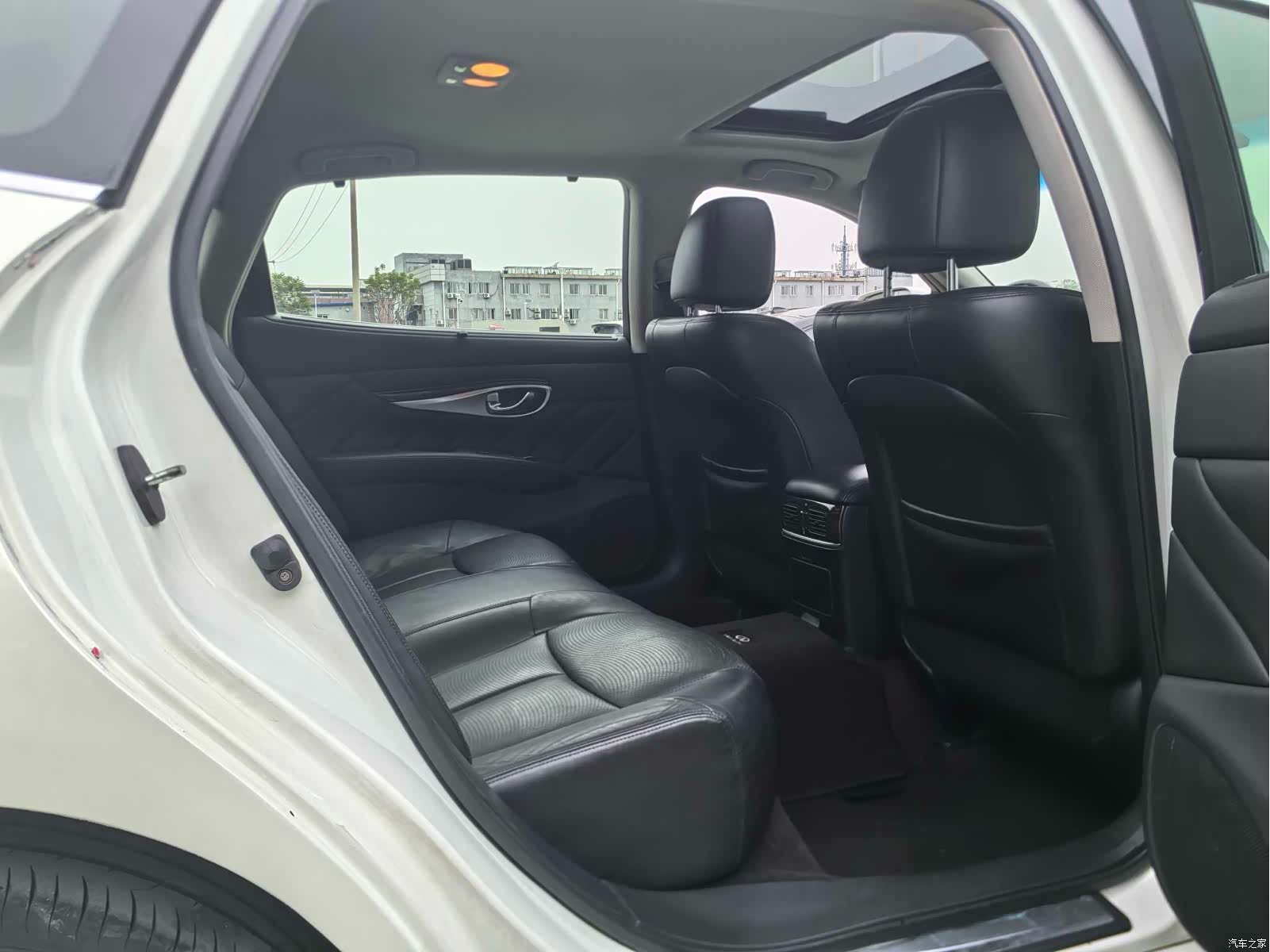 Infiniti M25L, 2013 13