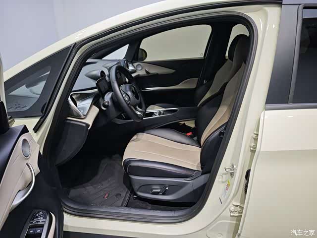 BYD Dolphin, 2024 11