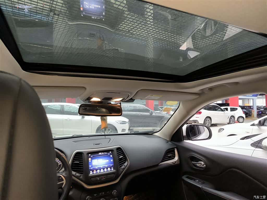 Jeep Cherokee, 2019 8