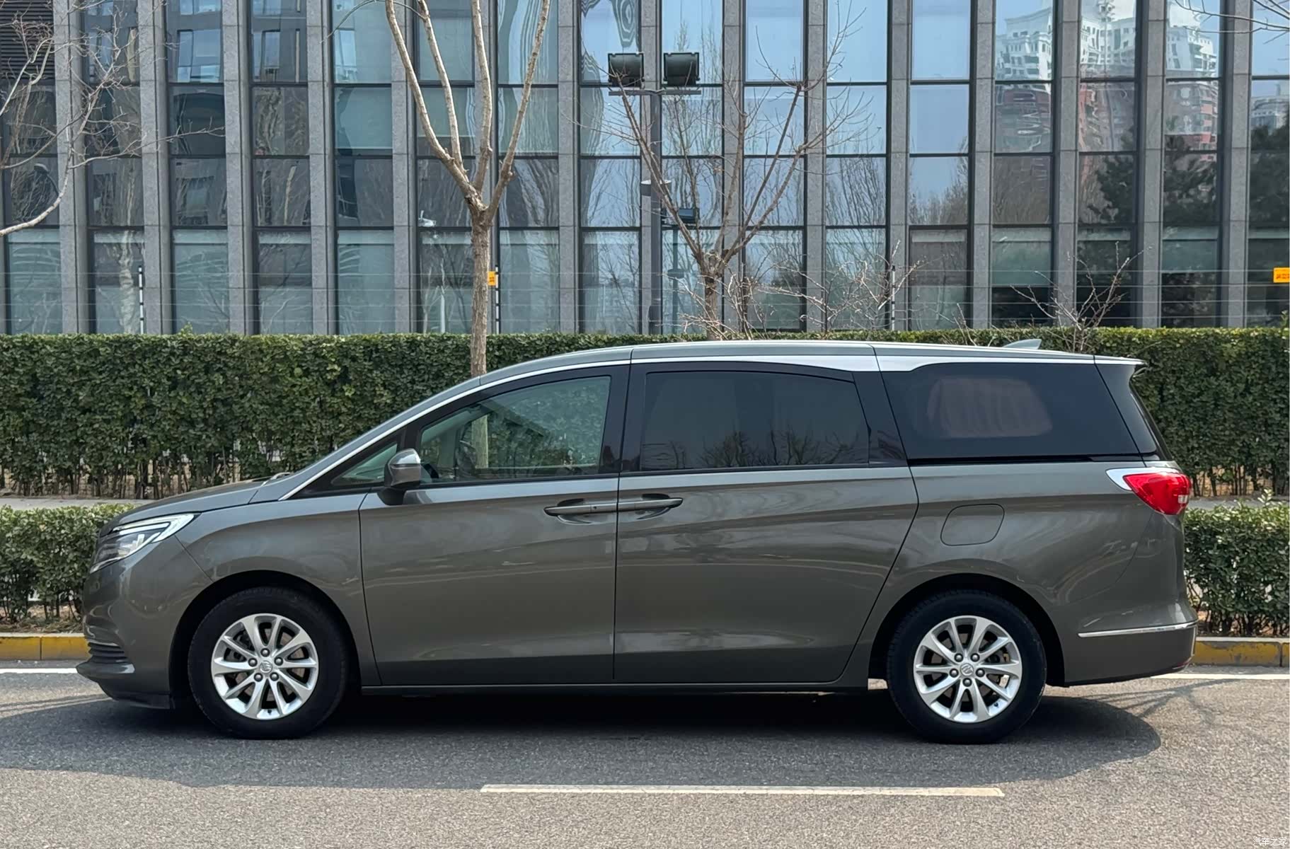 Buick GL8, 2018 3
