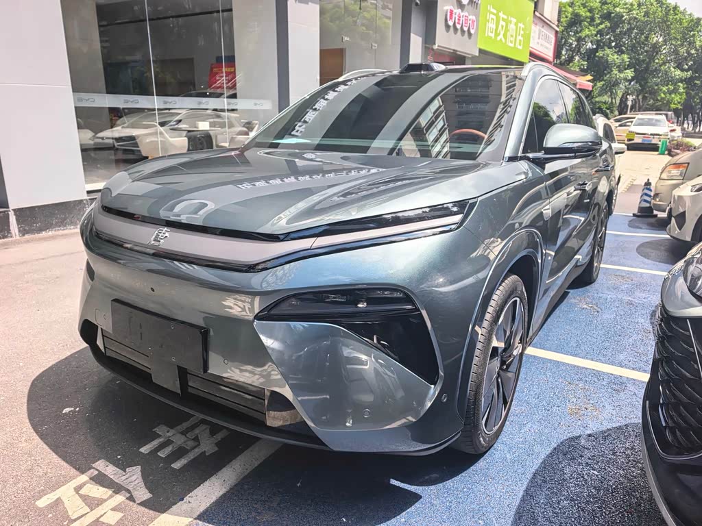 BYD Tang L