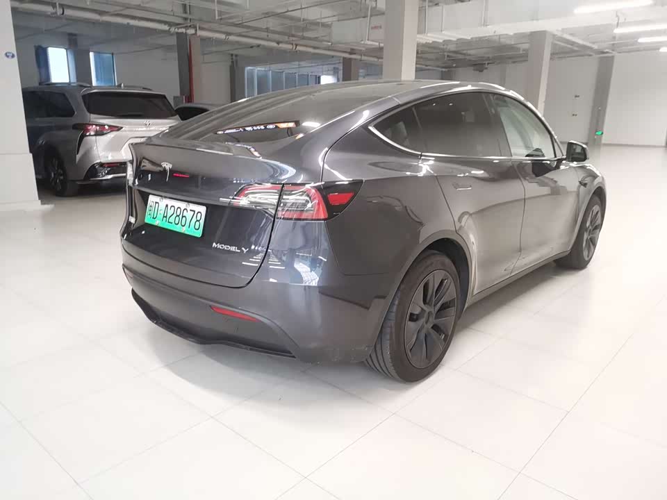 Tesla Model Y Tesla Model Y