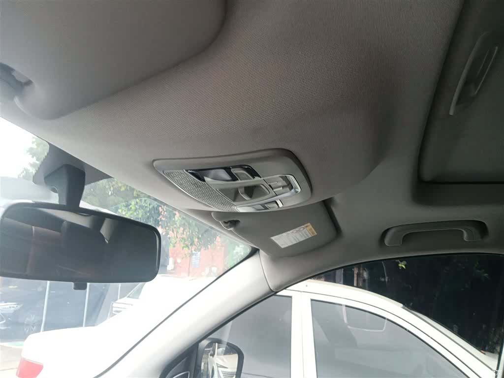 Geely Coolray, 2022 13