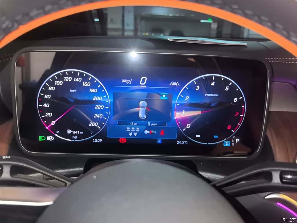 Mercedes-Benz GLC, 2025 12