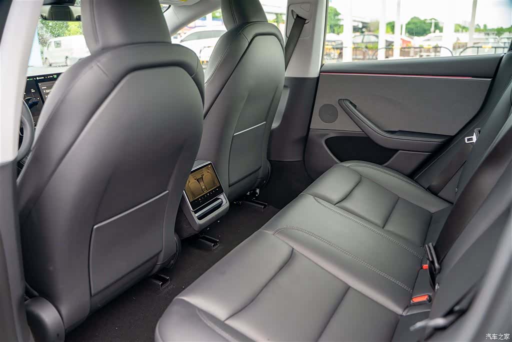 Tesla Model 3, 2026 12