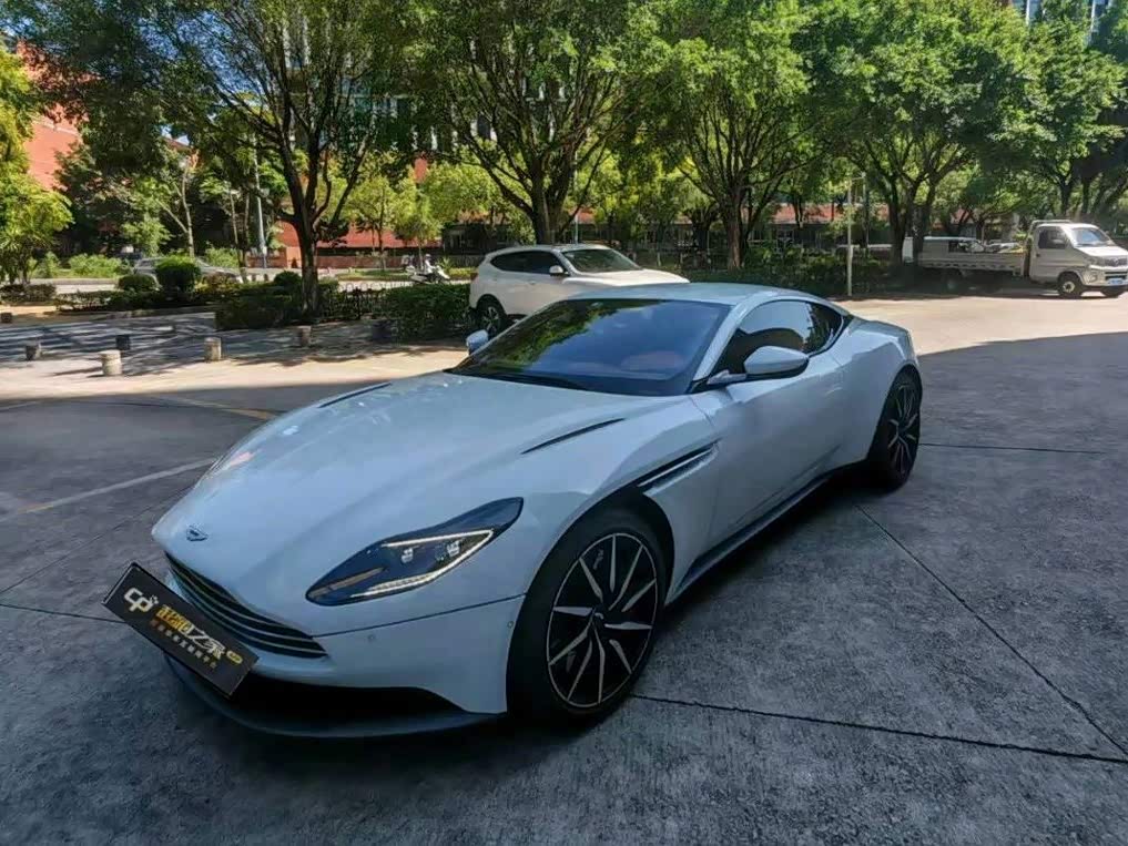 Aston Martin DB11
