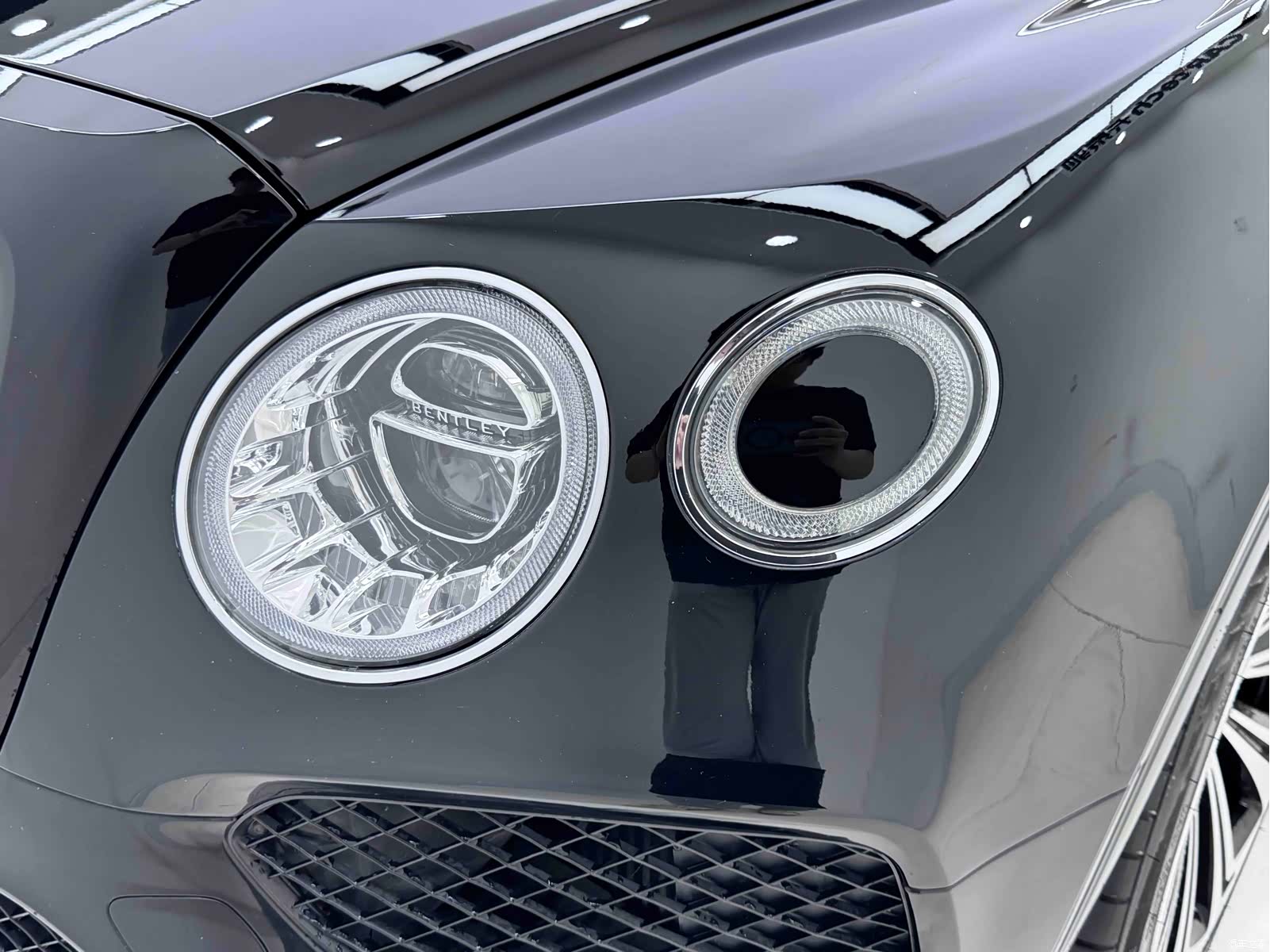 Bentley Bentayga, 2017 12