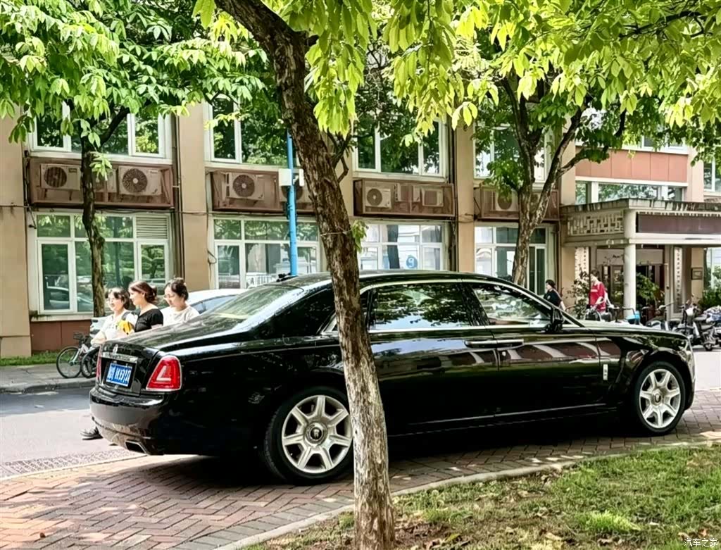 Rolls-Royce Ghost, 2013 6