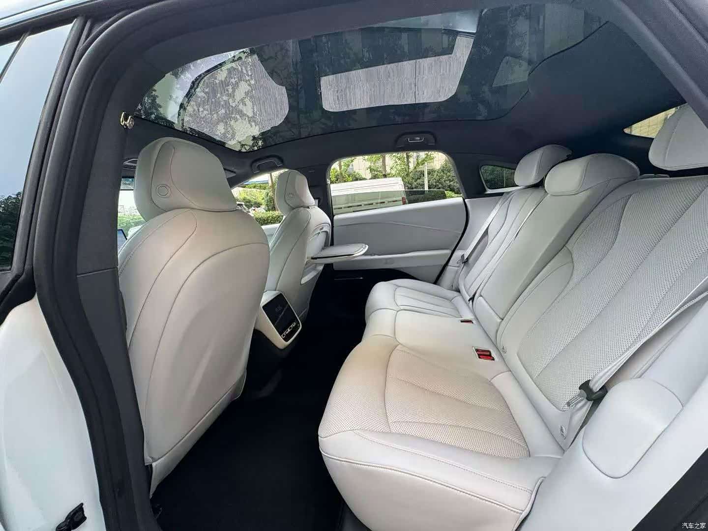 Xpeng P7, 2025 все фото