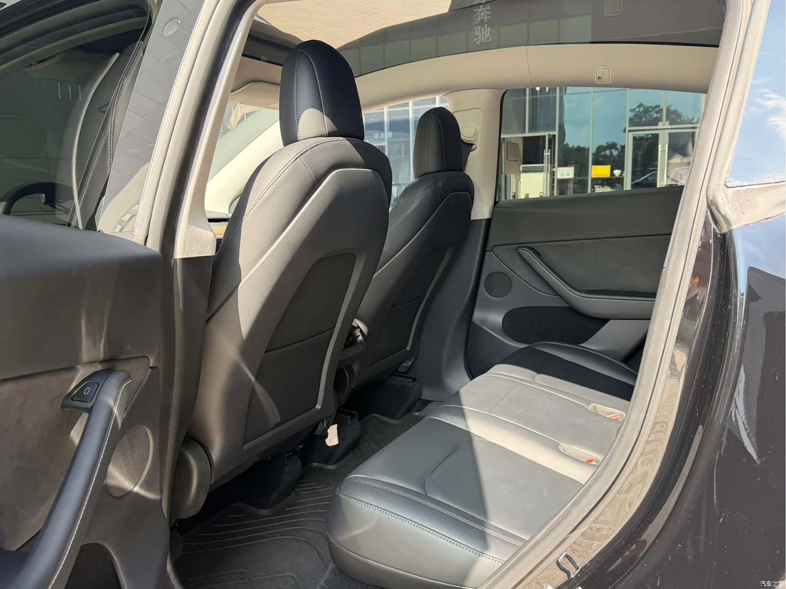 Tesla Model Y, 2022 все фото