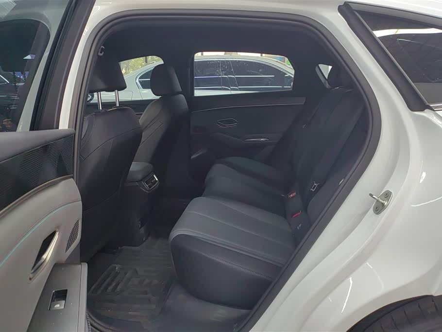 BYD Qin L BYD Qin L