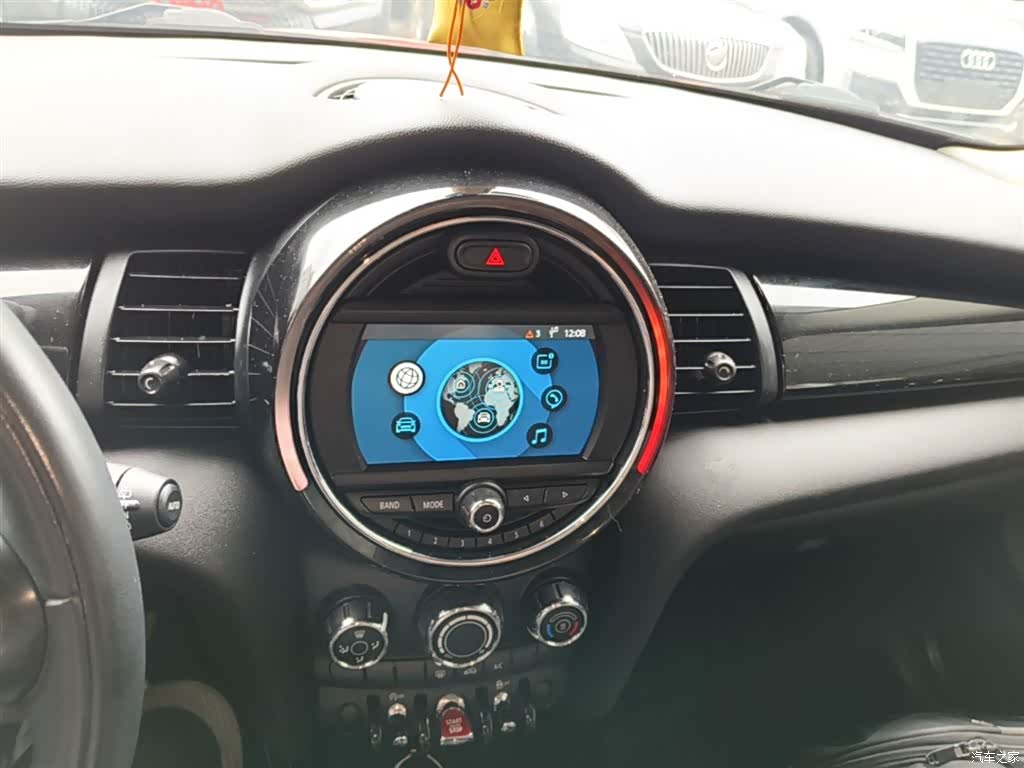Mini ONE, 2019 13