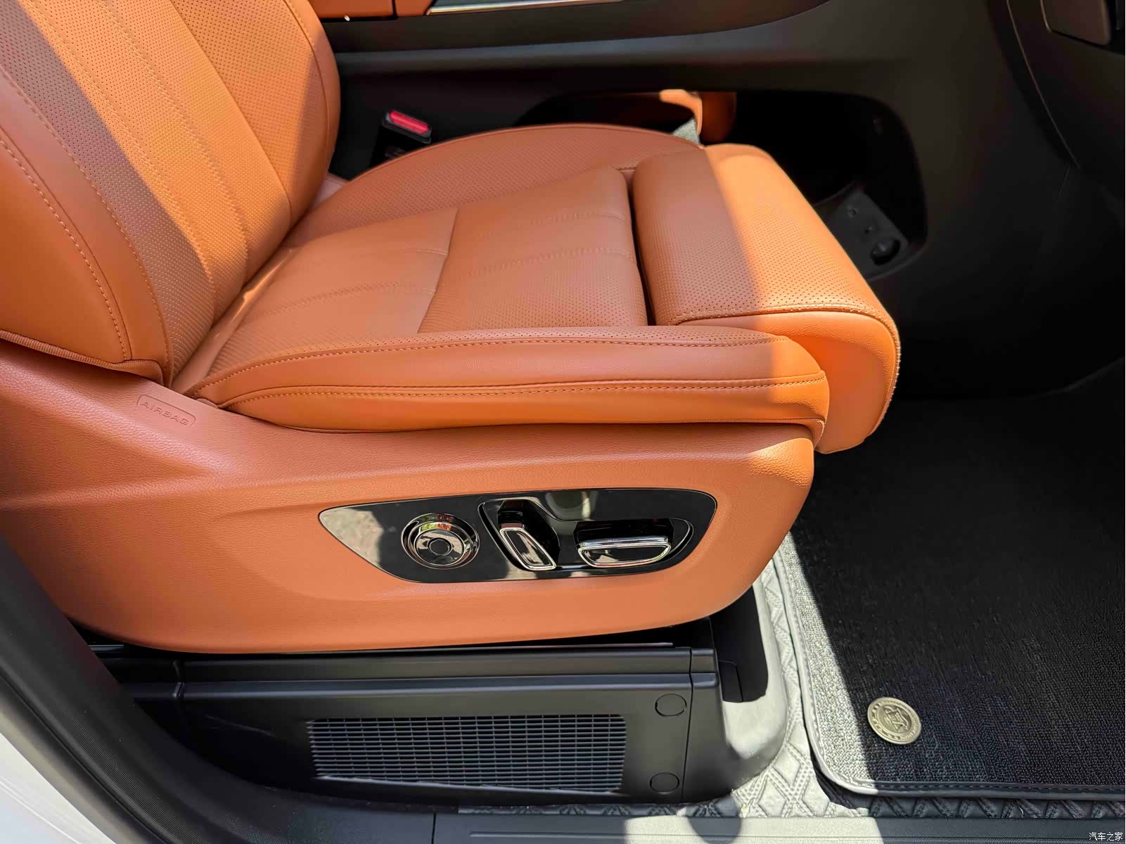 Trumpchi M8, 2025 12