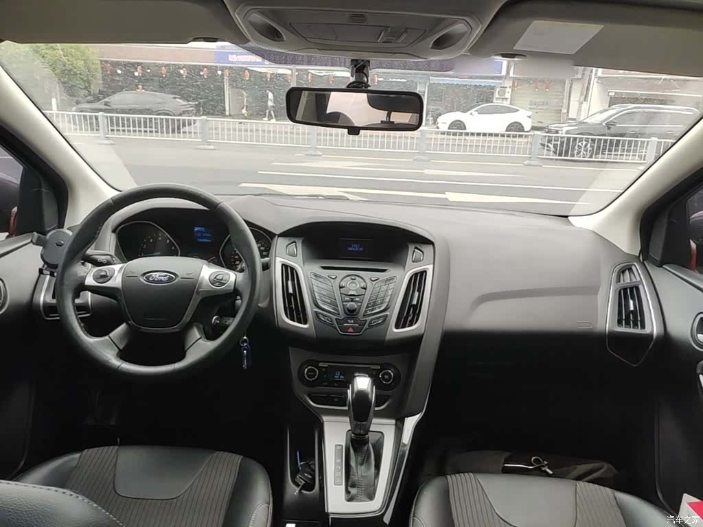 Ford Focus, 2015 10