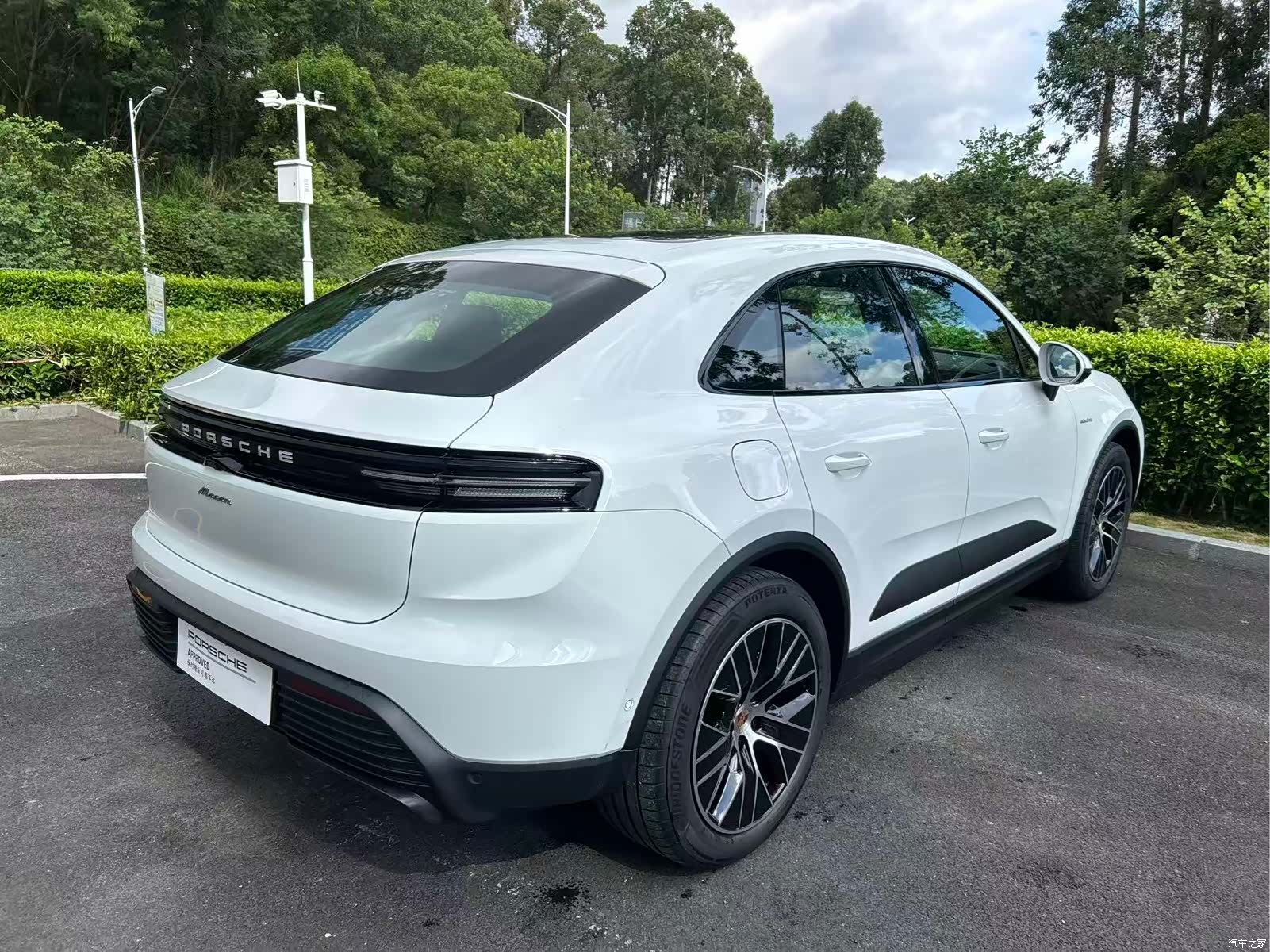Porsche Macan, 2026 11