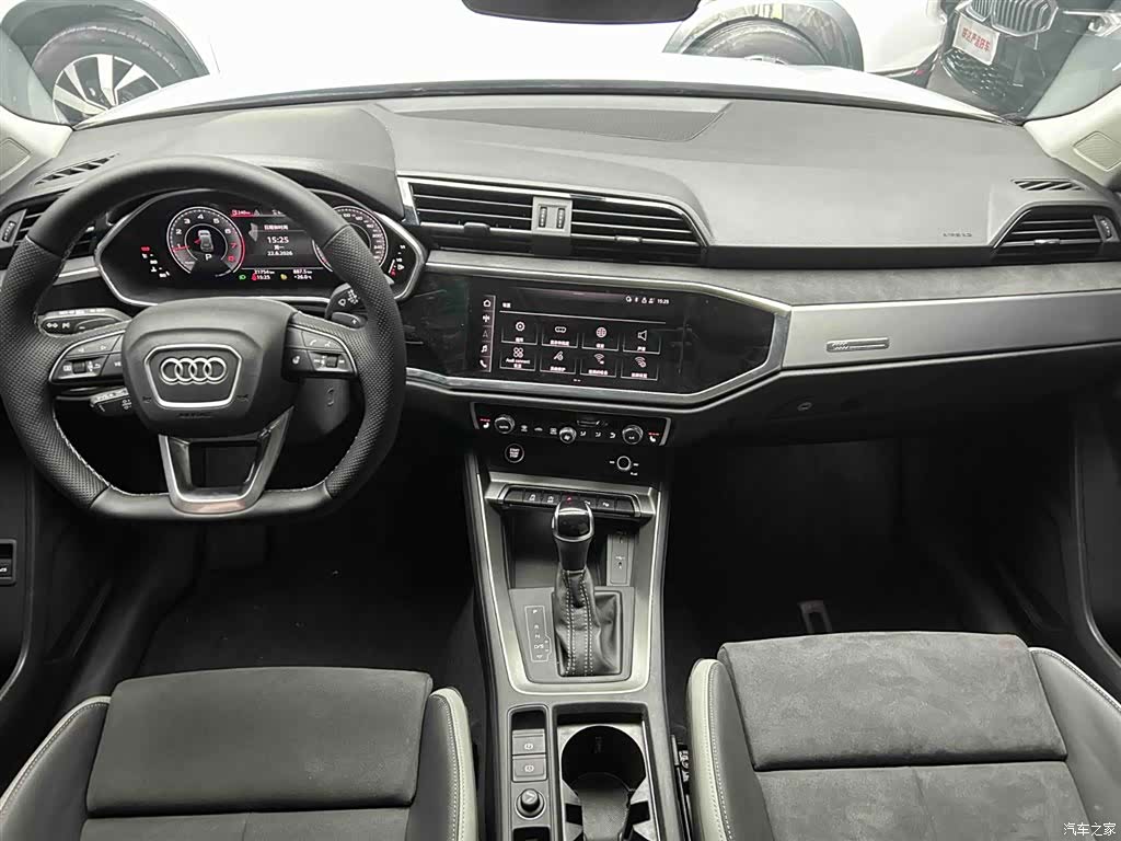 Audi Q3, 2022 2